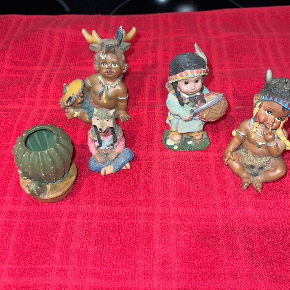Youngs vintage Indian figures